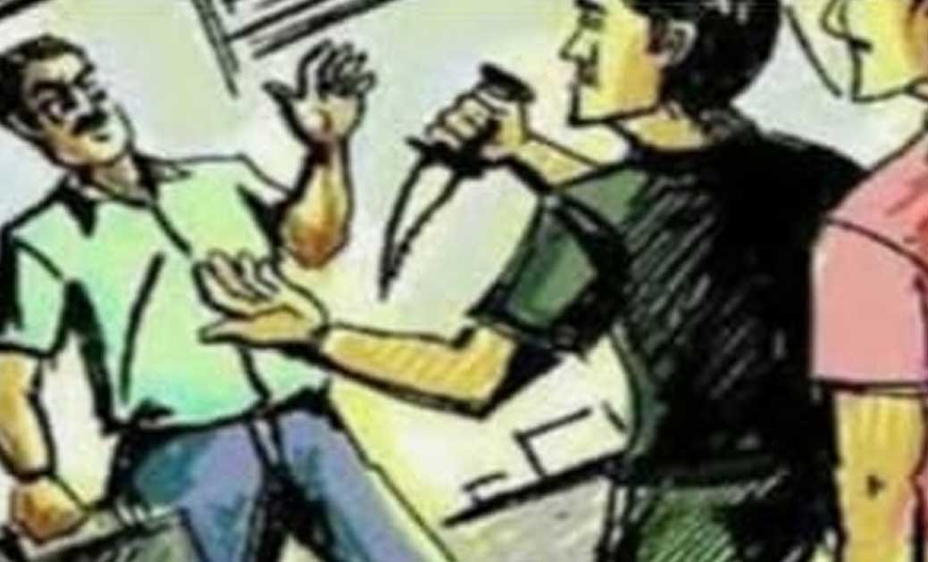 छत्तीसगढ़:-- लड़की ने लगाई बचाने की गुहार..लड़का आया बीच बचाव करने..बचाने आये युवक पर लड़का ने कंधे अजर कोहनी में किया चाकू से हमला..हमले के बाद लड़का के साथ लड़की भी फरार...