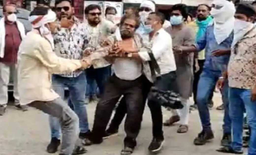 छत्तीसगढ़ सरकार में पत्रकार नही रहे सुरक्षित ...कहीं हो रहा प्राणघातक हमला, तो कहीँ फंसाया जा रहा झूठे केश में..!पत्रकारों के सम्मान की लड़ाई लड़ने का वक्त..