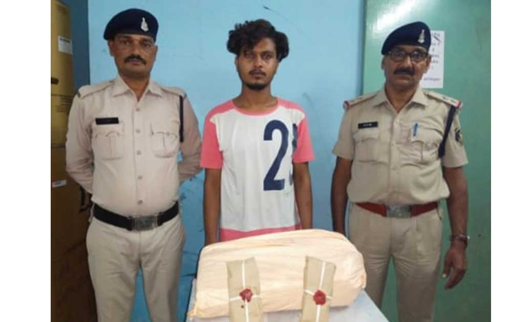 छत्तीसगढ़ में बेखौफ होकर अवैध वसूली,मारपीट,धमकी का पर्याय बन चुके रक्सेल गैंग के ग़ुर्गों के वीडियो वायरल होते ही रायपुर पुलिस एक्शन में, रक्सेल गैंग के गुर्गों को धरदबोचा...