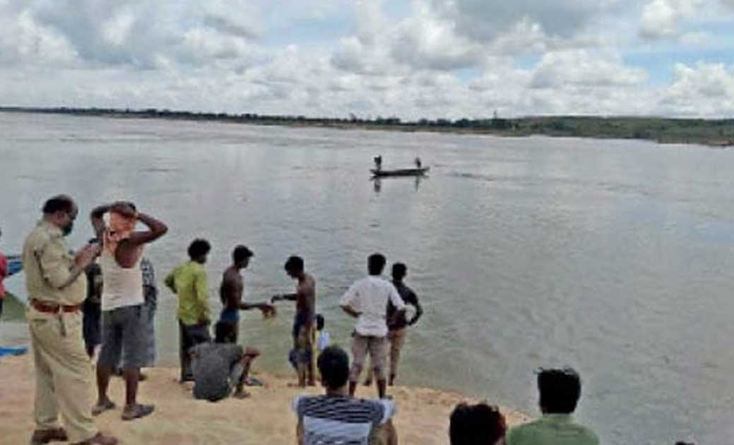 रायगढ़ से चंद्रहासिनी मंदिर दर्शन करने आए थे 11 लोग महानदी में नहाने के दौरान एक डूब गया तलाश जारी…
