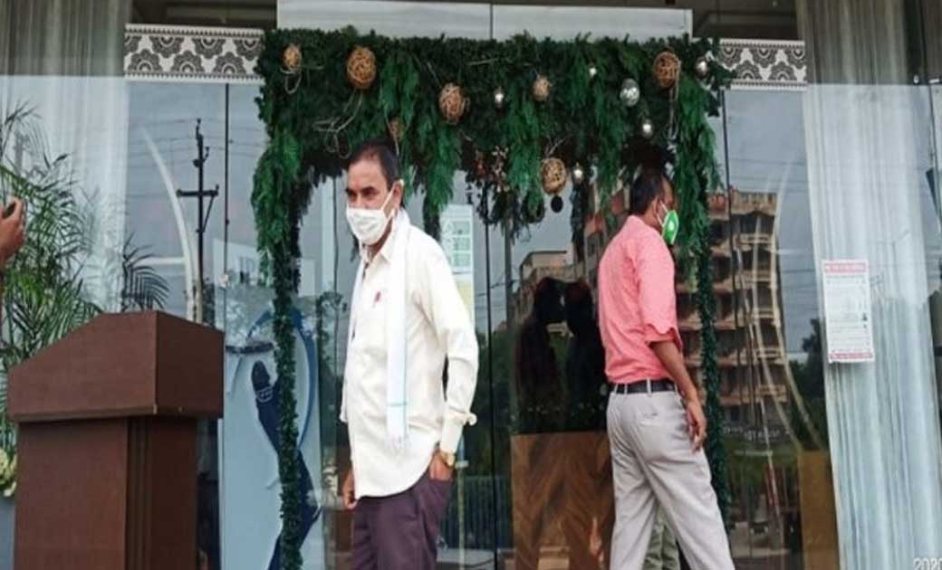 लॉकडाउन के नियम का उल्लंघन करना भारी पड़ा...रेस्टोरेंट खुलने की सूचना मिलने पर निगम टीम मौके पर पहुच कर रेस्टोरेंट को किया गया सील...