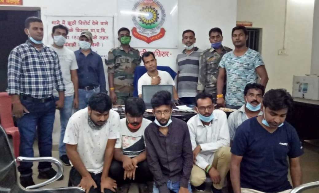 IPL  क्रिकेट सट्टेबाजों पर रायगढ़ पुलिस की बड़ी कार्यवाही,6 लोगो के साथ 14 नग मोबाईल,लाखो रुपये जप्त...