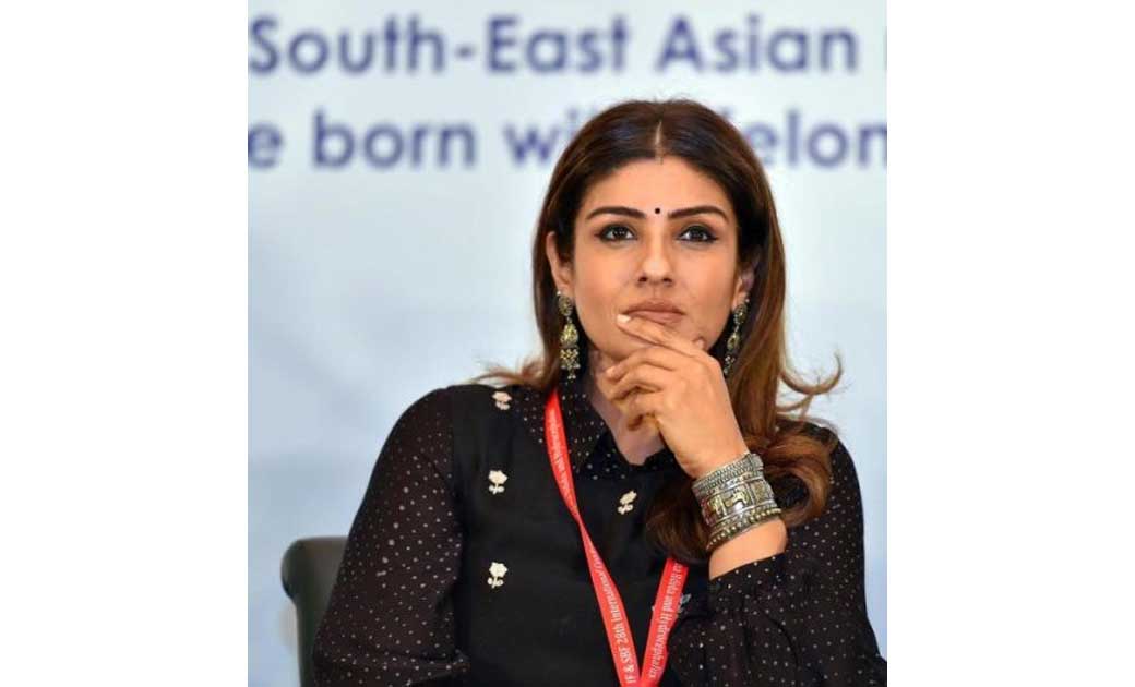 बॉलीवुड सेलेब्स को बताया सॉफ्ट टारगेट - रवीना टंडन ने लोकल ए... - CG Sandesh