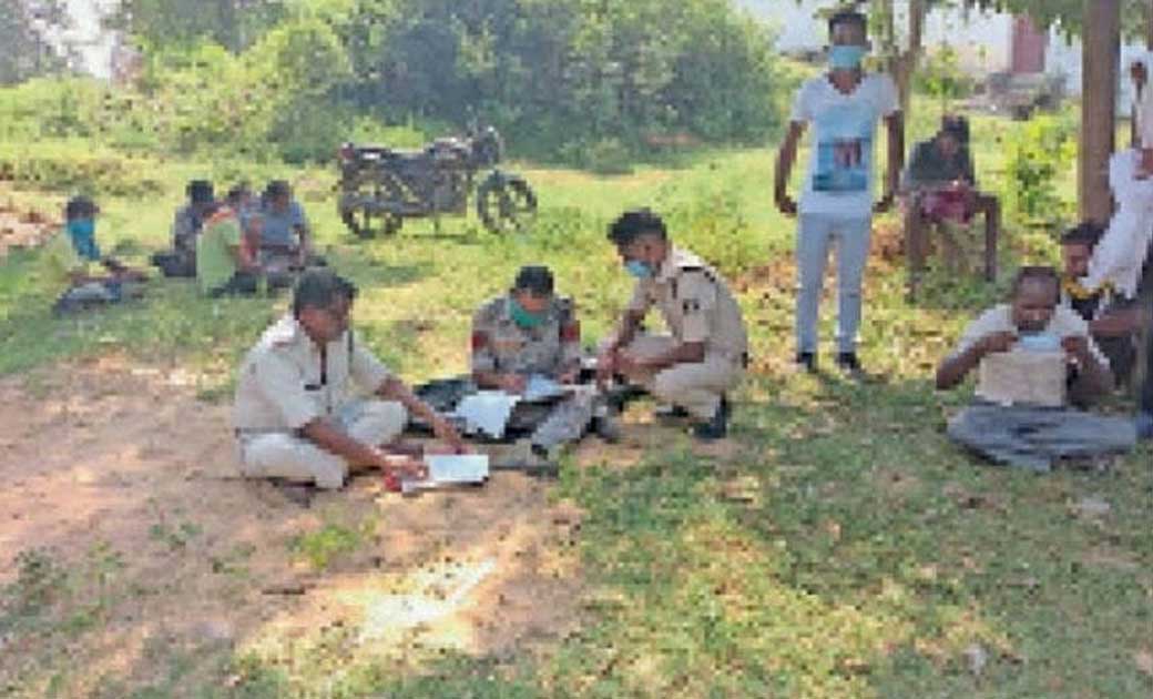 खेत में युवक का शव मिलने से फैली सनसनी..दोस्त के साथ मछली पकड़ने गया था..दोस्त लापता..