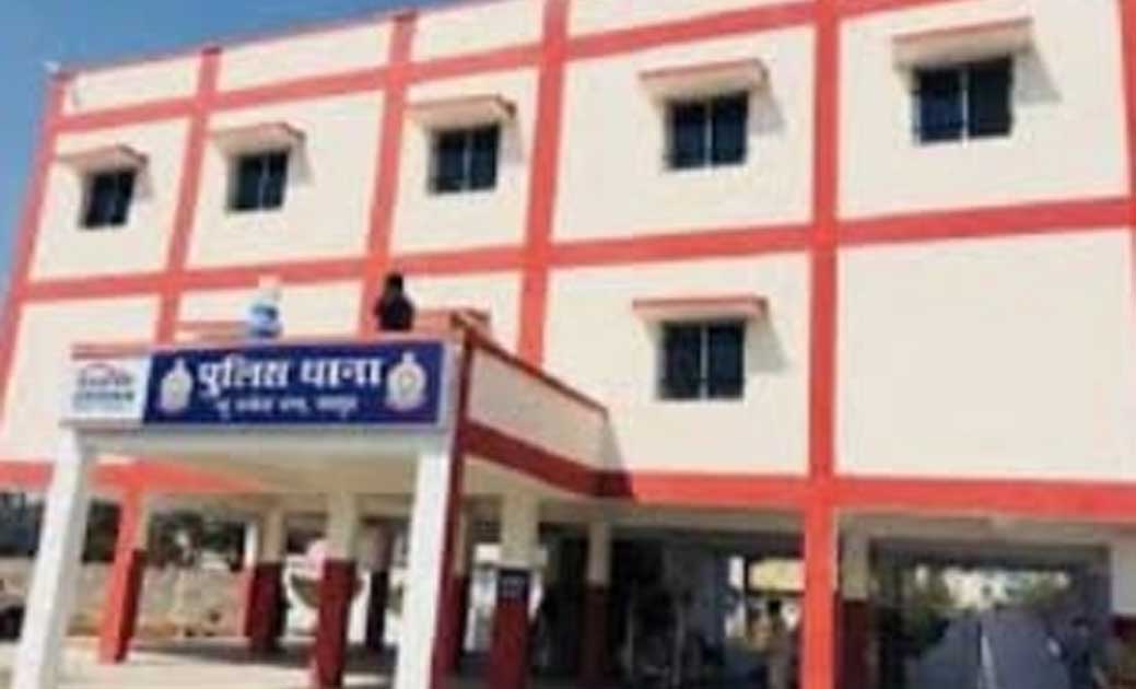 ए.एस.आई. ने पत्रकार पर उठाया हाथ...!फिर कुछ महिलाओं को झूठी शिकायत कराने लेकर पहुंच गया थाना...! पत्रकार संघ भी हुवे लामबंद..S.S.P. ने कार्यवाही का दिया आश्वासन...