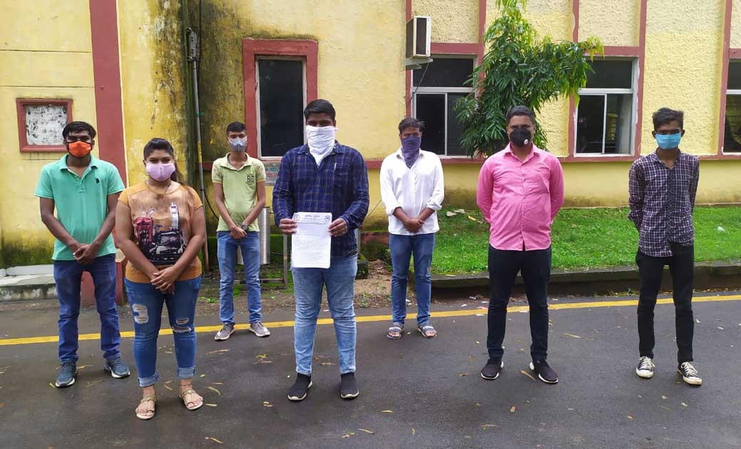 रायगढ़ एनएसयूआई ने  लॉकडाउन में विद्यार्थियों  को होने वाले समस्या के संबंध में जिला कलेक्टर  एनएसयूआई विधानसभा अध्यक्ष आरीफ हुसैन के नेतृत्व में सौंपा ज्ञापन....