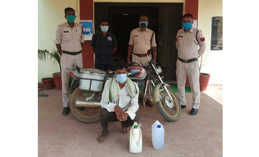 बसना पुलिस की कार्यवाही, 10 लीटर महुआ शराब जप्त - CG Sandesh