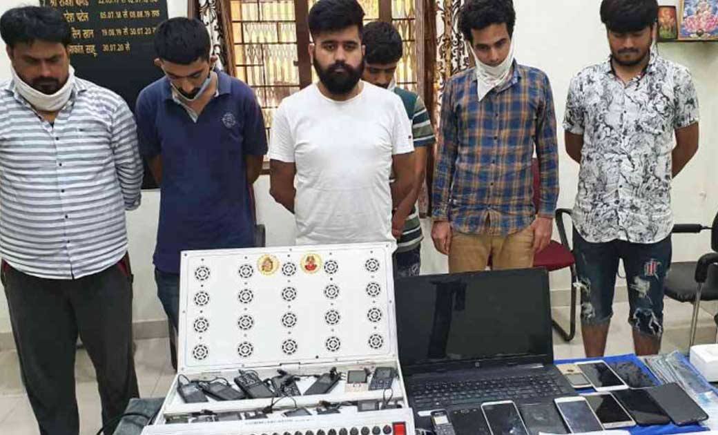 रायपुर पुलिस की बड़ी कार्यवाही.... ipl में सट्टे खेलाते 6 लोगो पकड़ा ..55880 रुपये नगदी,मोबाईल, लेपटॉप जप्त..सट्टे खेलाने का अपनाया था अनोखा तरीका.....