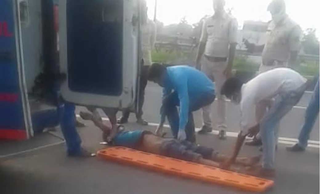रोड क्रास करते समय कार की ठोकर से हुई मौत - CG Sandesh