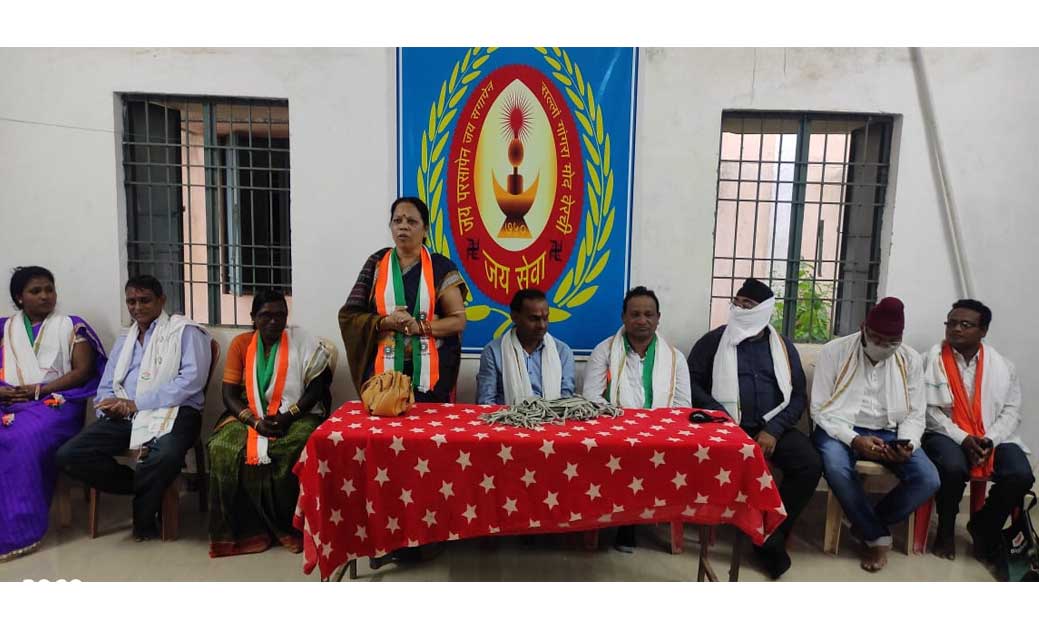 गढफुलझर में इंटक का प्रमाण पत्र वितरण एवं मिलन समारोह संपन्न... - CG Sandesh