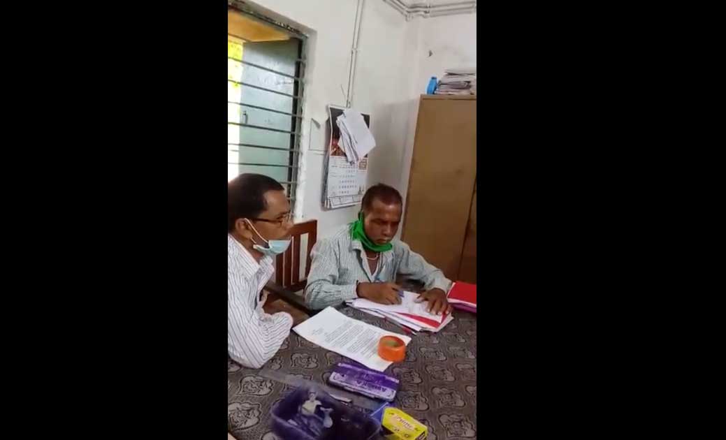 बसना तहसील में किसानों से लिया जा रहा 100-100 रुपये, देखिये ... - CG Sandesh