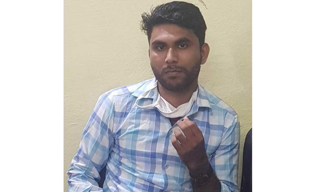 ACB की टीम ने बाबू को रिश्वत लेते रंगे हाथों पकड़ा किया गिरफ्... - CG Sandesh
