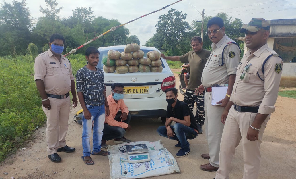 होंडा सिटी कार में गांजा ले जाते दो आरोपी गिरफ्तार  - CG Sandesh