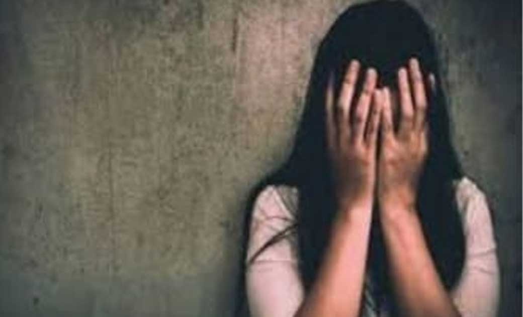 गाय चराने जंगल गई युवती को अकेले पाकर युवक ने की छेड़खानी ! आरोपी फरार...रायगढ़ जिले की है घटना...