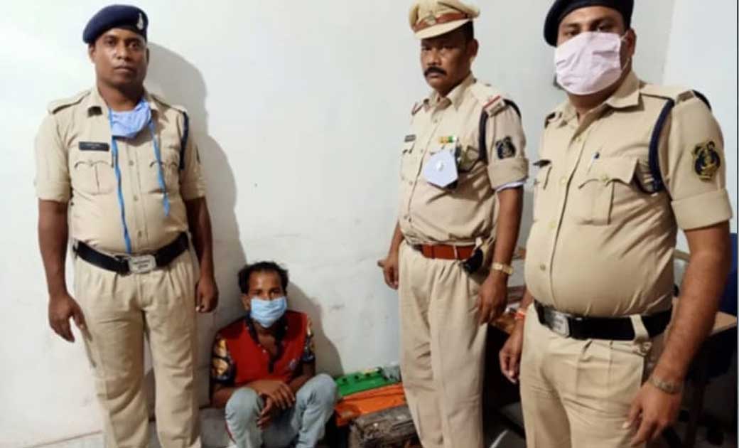 रायगढ़ -पेट्रोल पम्प के पास खड़ी गाडियों में बैटरी चोरी करने वाले अपचारी बालक व युवक हुवे गिरफ्तार.. चोरी की 3 बैटरी बरामद..एक आरोपी अभी भी गिरफ्त से बाहर...