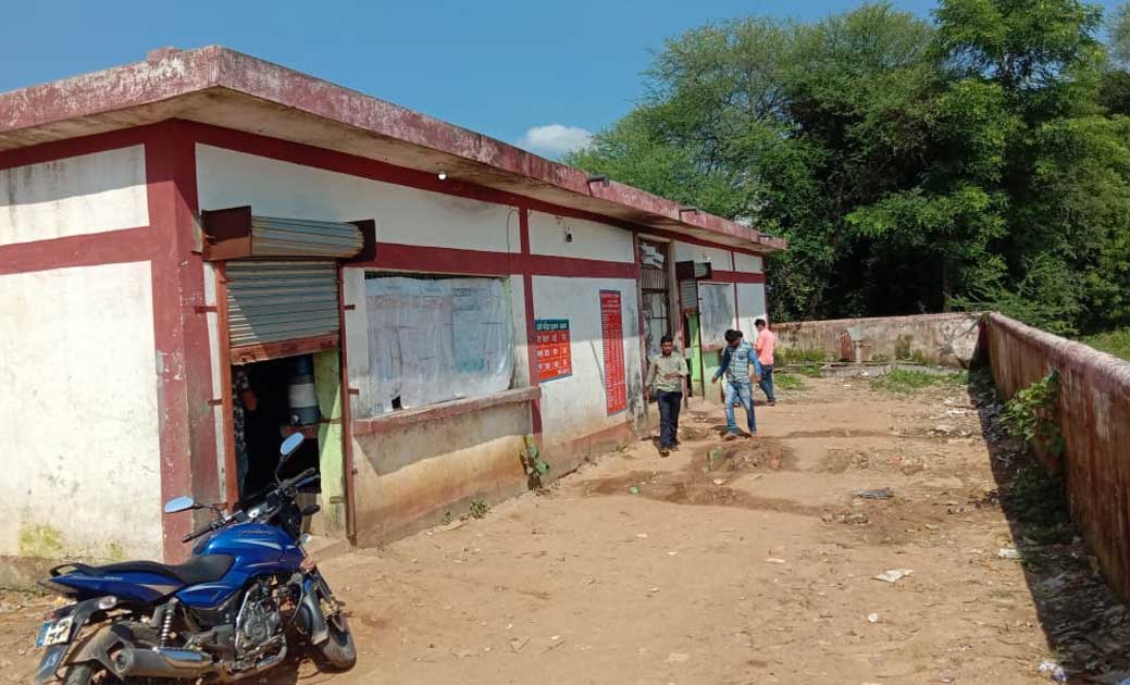 जिला आबकारी विभाग अधिकारी पर एक्सपायरी डेट की बीयर बिकवाने क... - CG Sandesh