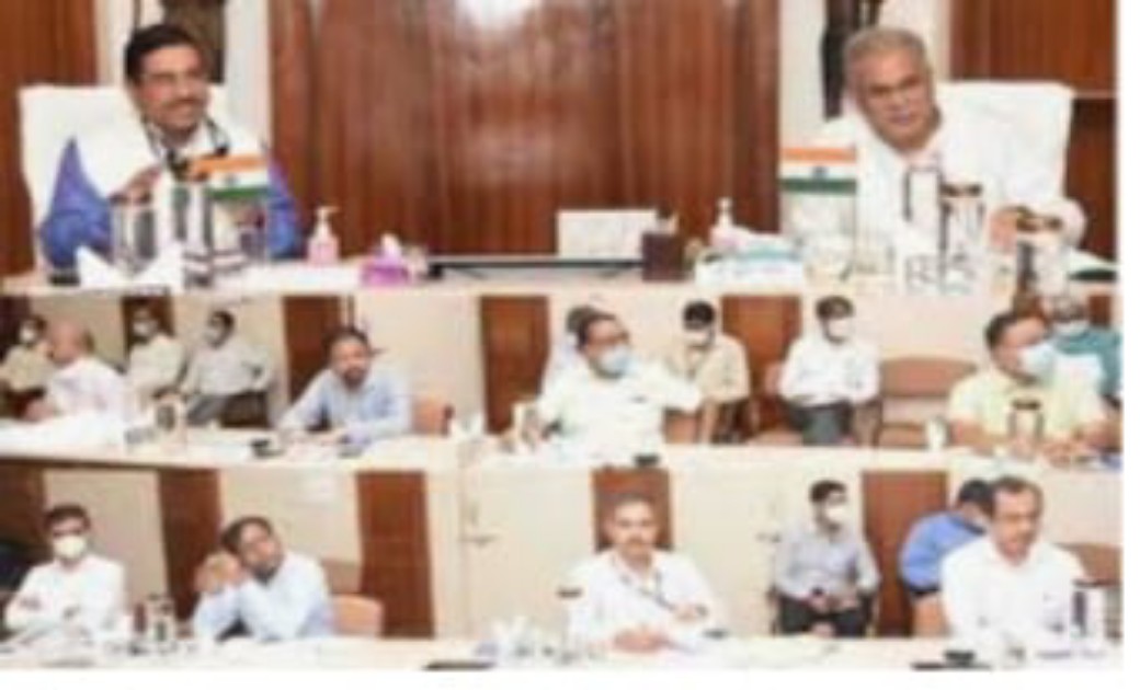 कल ले सकते है मुख्यमंत्री बघेल  कोरोना को लेकर   कोई बड़ा फैसला...!  सभी कमिश्नर, कलेक्टर, आईजी,जिला पंचायतों के सीईओ, नगर निगम के आयुक्तों के साथ करेंगे बैठक..!
