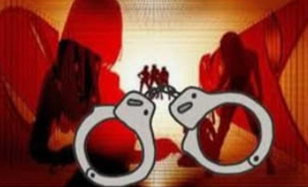 मकान मालिक 1 घंटे का लेते थे 15 सौ रुपये...! : होम गार्ड की कर्मचारी भी अपने पुरुष मित्र रंगरेलियां मनाते पकड़ाई..कुल 6 गिरफ़्तार....
