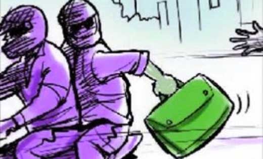 बसना : महिलाओ से 2 लाख लूटकर भागे अज्ञात आरोपी.. - CG Sandesh