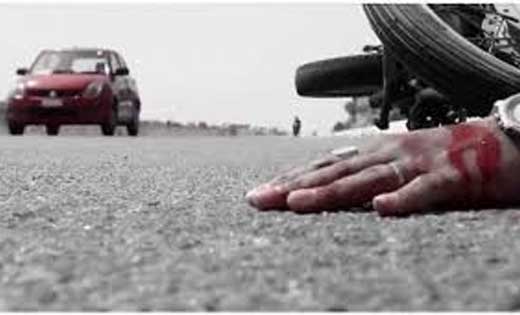 पिथौरा : तेज रफ़्तार पीकप वाहन के ठोकर से बाइक सवार की मौत.