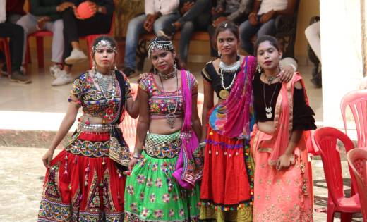 मैट्स महाविद्यालय में  छात्रों द्वारा किया गया गरबा रास का भ... - CG Sandesh