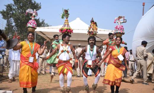 आदिवासी नृत्य महोत्सव का हुआ शुभारंभ, देश-विदेश के 1200 कलाक... - CG Sandesh