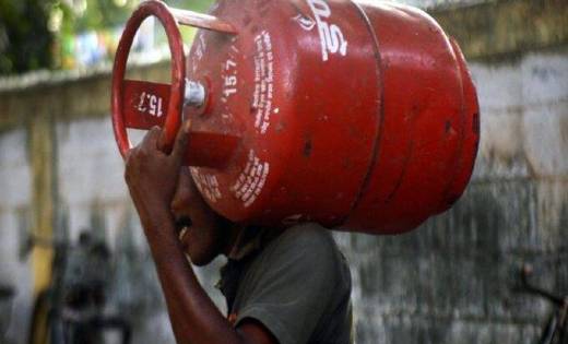 रसोई गैस की कीमत में प्रति सिलिंडर 15 रुपये की वृद्धि; पेट्र... - CG Sandesh