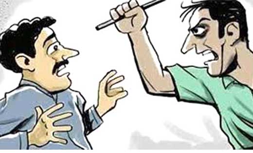 महासमुन्द : जमीन बेचने नहीं दे रहा हैं कहकर बेटे ने बाप से की हाथ मुक्का एवं पत्थर से मारपीट.