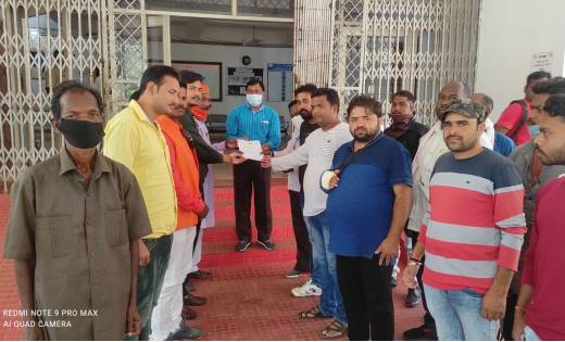 बेमौसम बारिश से क्षतिग्रस्त हुए फसलों का सर्वे कर उचित मुआवजा प्रदान करने के सम्बन्ध में कलेक्टर को सौपा गया ज्ञापन 
