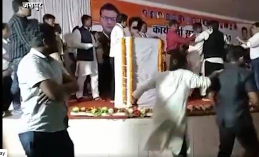 टीएस सिंहदेव का नाम लेते ही छीना माइक, मंच से दिया धक्का... ... - CG Sandesh