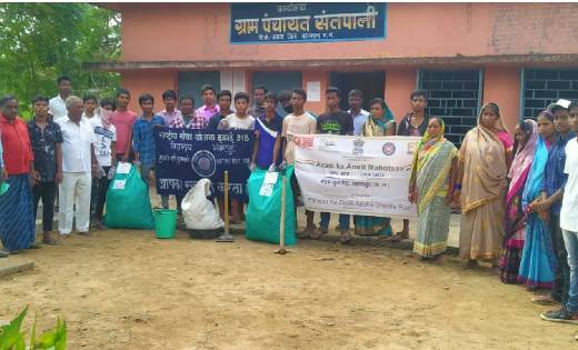 बसना: प्लास्टिक मुक्त गांव बनाने स्वयंसेवक कर रहे हैं ग्रामी... - CG Sandesh