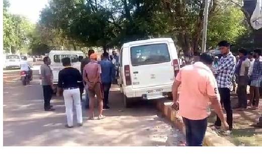कवर्धा एक बार फिर चर्चा में, अनियंत्रित DSP की गाड़ी चढ़ी मजद... - CG Sandesh