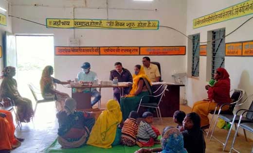 ग्राम पंचायत सरधापाठ में स्वास्थ्य शिविर लगाकर लोगों का स्वास्थ्य परीक्षण किया गया