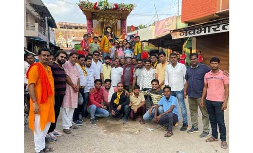 नम आंखों से दी गई मां दुर्गा की विदाई......