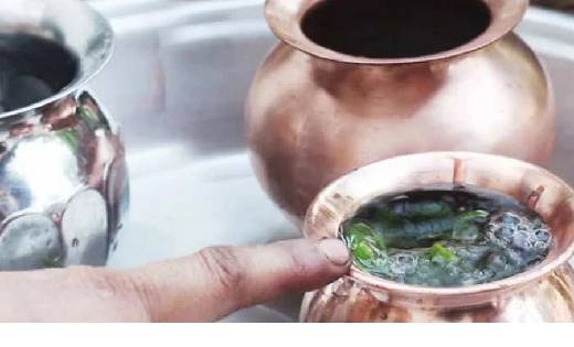  घर में रखते हैं गंगाजल तो कभी ना करें ये गलतियां, समस्या का... - CG Sandesh