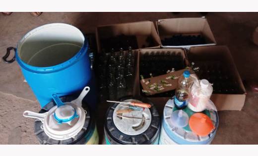 विदेशी मदिरा दुकान में मिलावटी शराब पकड़ाई, शराब बनाने के लिए... - CG Sandesh