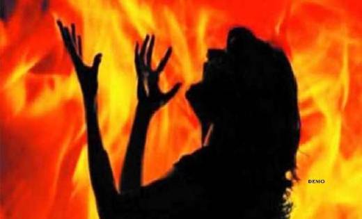 बसना: 20 वर्षीय युवती ने खुद को लगाई आग - CG Sandesh