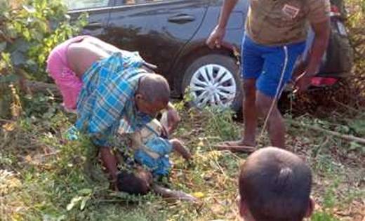 स्कूल से लौट रहे बच्चे को तेज रफ़्तार कार ने रौंदा, मौके पर ह... - CG Sandesh