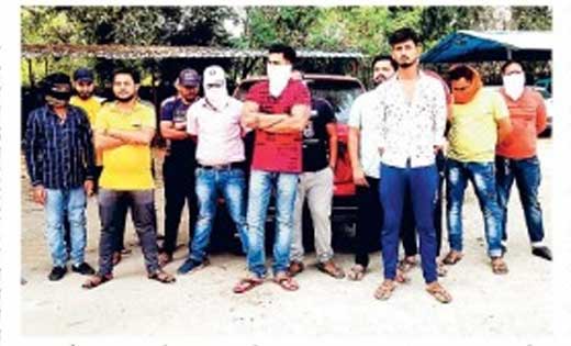 बागबाहरा : 21 लोग जुआ खेलते रंगे हाथों पकडे़ गये, जुआरियो के कब्जे से 1 लाख जप्त.