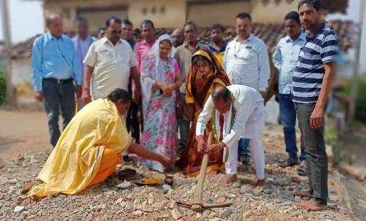 बसना: जिला पंचायत सदस्य नोविनो अमृतलाल जगत ने भूमिपूजन कर का... - CG Sandesh