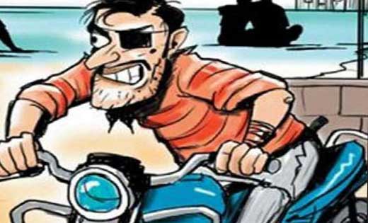 बागबाहरा : दुकान के सामने से मोटर साइकल गायब.