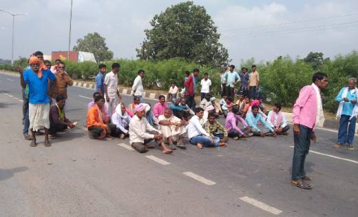 पिथौरा: खाते में न्याय योजना की राशि नहीं आने पर किसानों ने ... - CG Sandesh