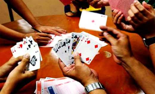 कोमाखान : स्ट्रीट लाईट के नीचे जुआ खेलते 10 जुआरियो पर कार्यवाही.