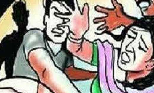 बसना : गोठान बनाने की बात को लेकर घर में घुस कर की सरपंच की ... - CG Sandesh
