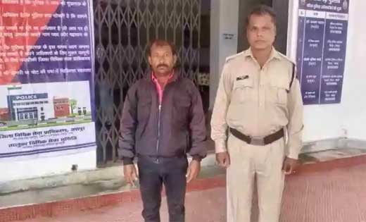 अकेली पाकर  नाबालिग लड़की से जबरदस्ती करने की करता था कोशिश.. आरोपी गिरफ्तार.