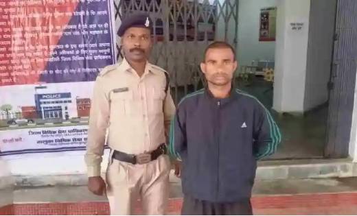 एटीएम में परेशानी होने पर मदद के बहाने पिन कोड की जानकारी लेकर निकाल लिये लाखों रुपये, आरोपी गिरफ्तार 