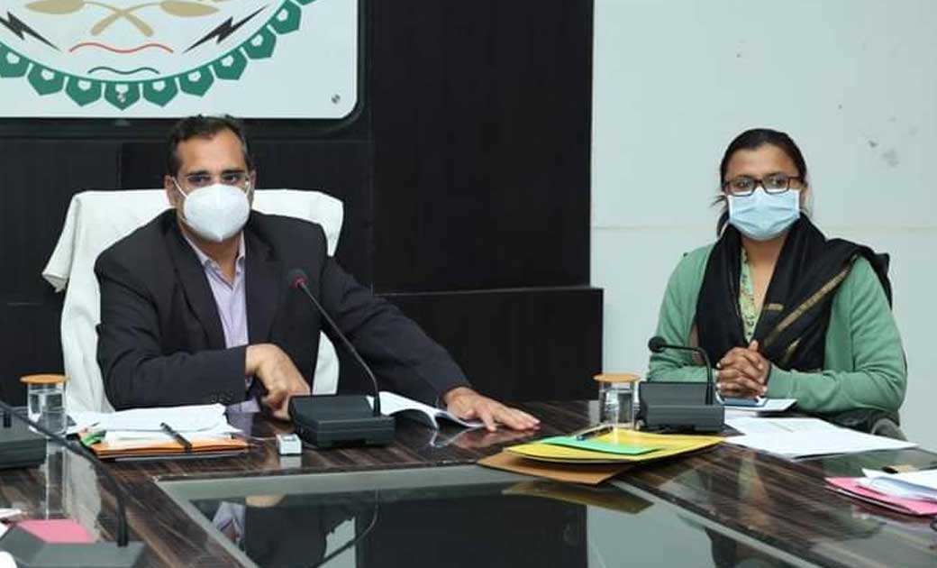 खाली जमीनों का उपयोग करने बनाएं बेहतर कार्ययोजना-- कलेक्टर भीम सिंह