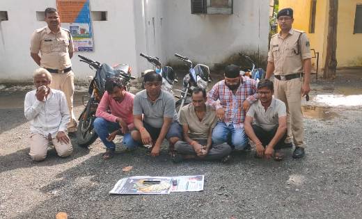आरके भवन पिथौरा में गुल जुआ खेलते 6 जुआरियों से नगदी 30,630 ... - CG Sandesh
