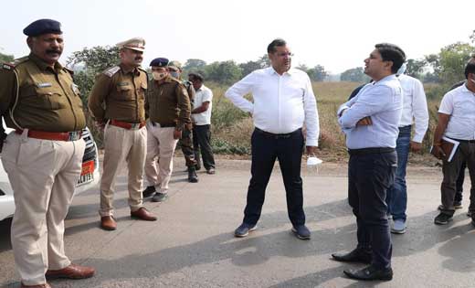 अवैध धान परिवहन रोकने बार्डर चेक पोस्ट पर रखें कड़ी निगरानी...चेक पोस्ट में चौबीसों घंटे पालियों में तैनात रहेंगे कर्मचारी, सीसी टीवी कैमरे भी होंगे इंस्टाल- कलेक्टर भीम सिंह