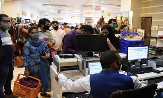 खादी की बिक्री ने सभी रिकॉर्ड तोड़े; कनॉट प्लेस शोरूम में 1.... - CG Sandesh